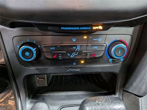 Used 2018 Ford Focus SE w/ SE Winter Package image 17