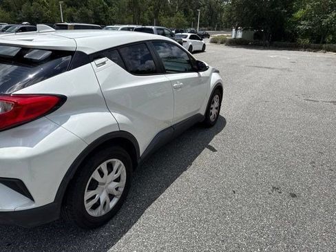Used 2021 Toyota C-HR LE FWD image 6
