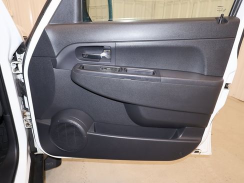 Used 2012 Jeep Liberty Sport w/ Popular Equipment Group image 17