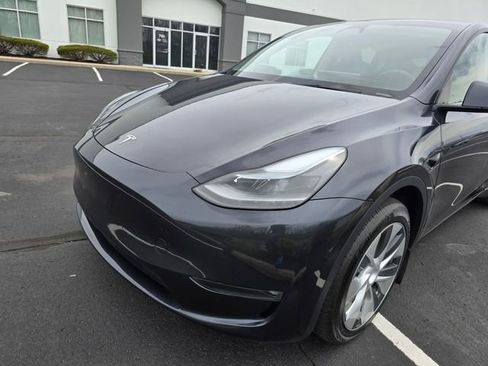 Used 2024 Tesla Model Y Long Range image 12
