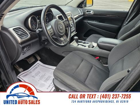Used 2012 Jeep Grand Cherokee Laredo w/ Laredo E Group AWD/4WD image 9