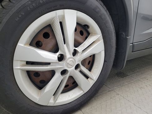 Used 2018 Nissan Kicks S image 31