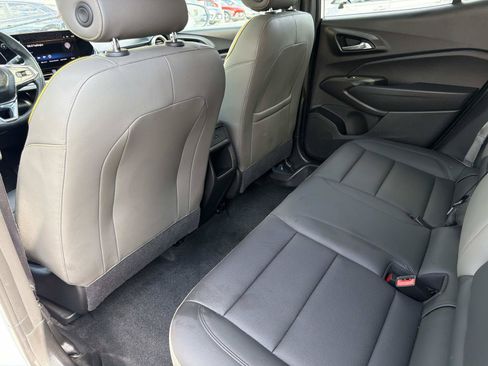 Used 2024 Chevrolet Trax ACTIV w/ Sunroof Package FWD image 9