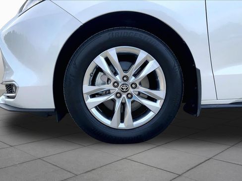 Used 2024 Toyota Sienna Limited AWD/4WD image 11