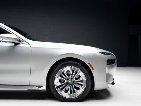 Used 2023 BMW i7 xDrive60 image 37