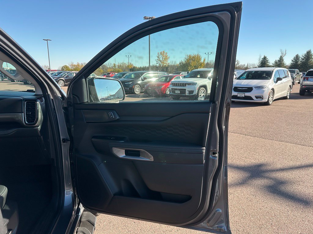 Used 2025 Ford Ranger XLT w/ Equipment Group 301A High AWD/4WD image 28