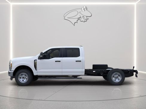 New 2026 Ford F350 XL w/ XL Chrome Package AWD/4WD image 3