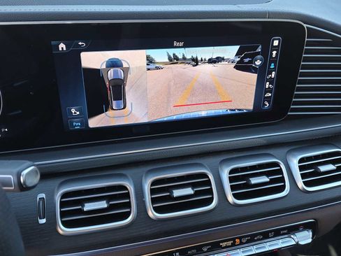 Used 2024 Mercedes-Benz GLS 450 4MATIC image 10