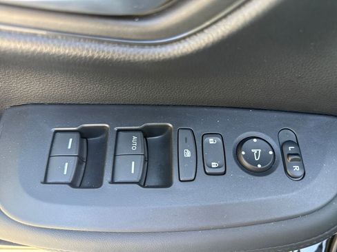 Certified 2025 Honda HR-V LX image 12