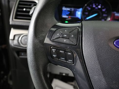 Used 2018 Ford Explorer XLT w/ Equipment Group 202A AWD/4WD image 33