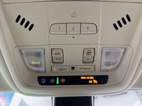 Used 2020 Cadillac XT6 Premium Luxury image 37