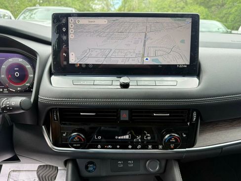 Used 2025 Nissan Rogue Platinum FWD image 6