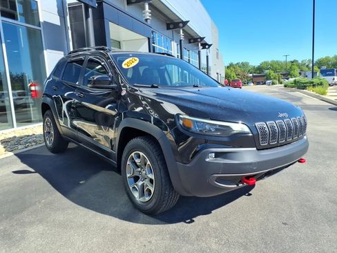 Used 2022 Jeep Cherokee Trailhawk w/ Sun, Sound & Nav Group AWD/4WD image 8