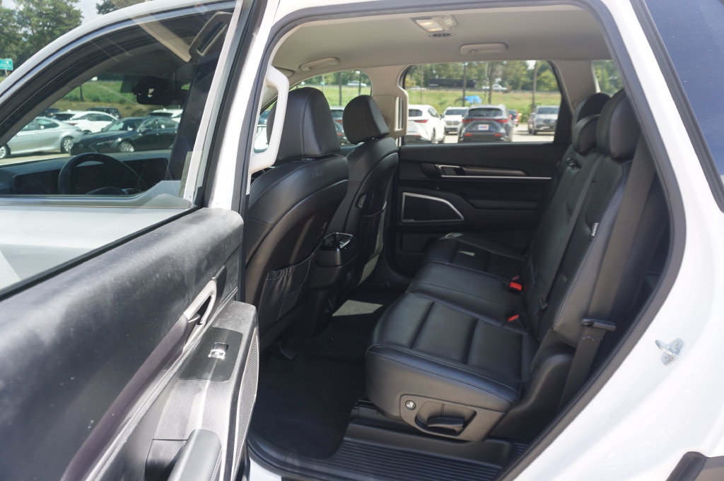 Used 2024 Kia Telluride LX FWD image 15