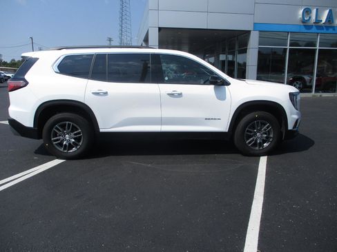 Used 2025 GMC Acadia Elevation image 2