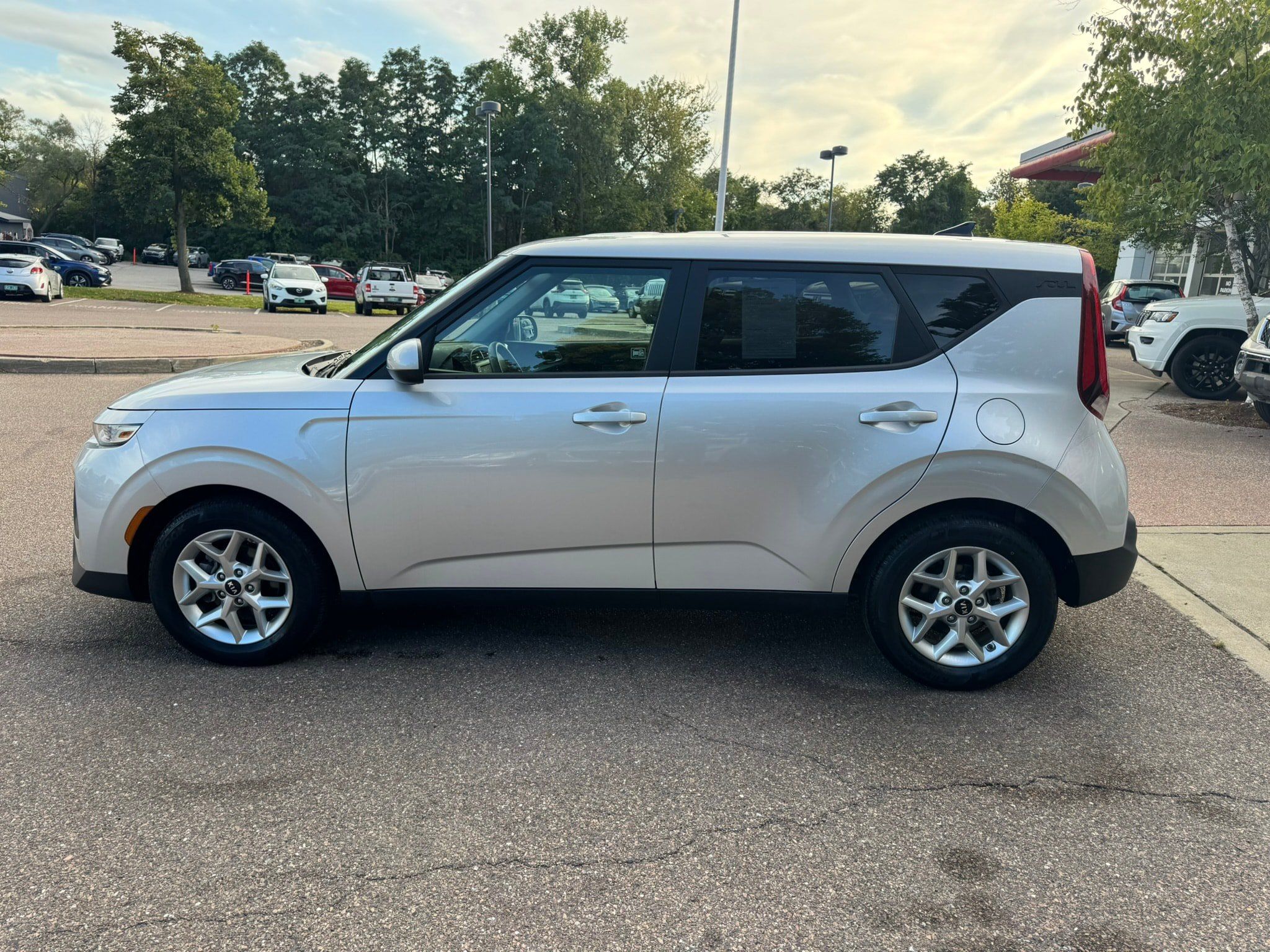 Used 2021 Kia Soul S FWD image 4
