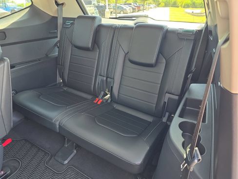 Used 2024 Volkswagen Atlas SEL AWD/4WD image 33