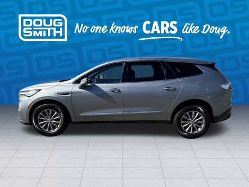 Used 2024 Buick Enclave Premium image 2