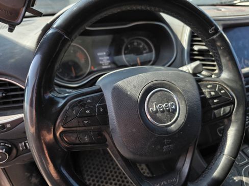 Used 2019 Jeep Cherokee Trailhawk image 7