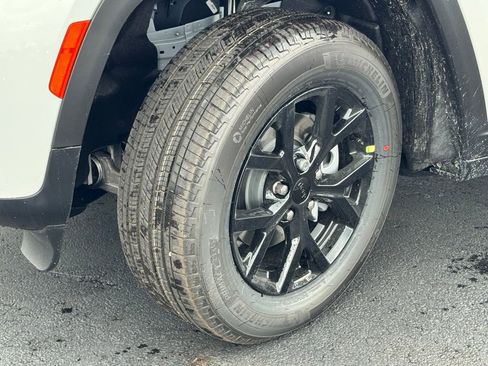 New 2026 Jeep Grand Cherokee Altitude AWD/4WD image 9