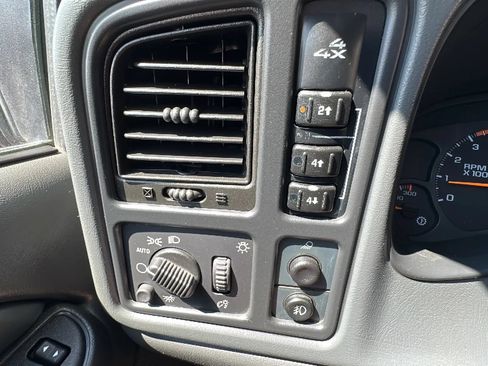 Used 2005 GMC Sierra 2500 SLE w/ Heavy-Duty Power Package AWD/4WD image 13
