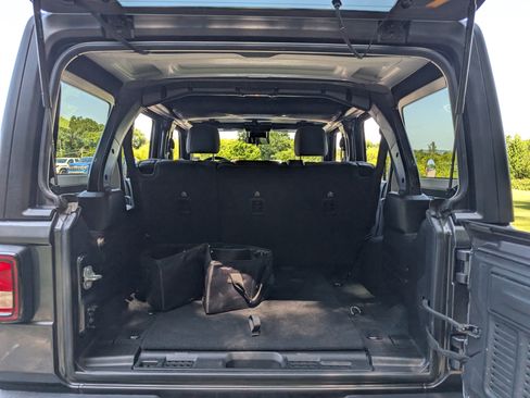 Used 2024 Jeep Wrangler Unlimited Sport AWD/4WD image 18