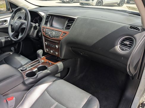 Used 2018 Nissan Pathfinder Platinum AWD/4WD image 31