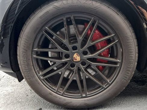 Certified 2025 Porsche Cayenne GTS AWD/4WD image 15