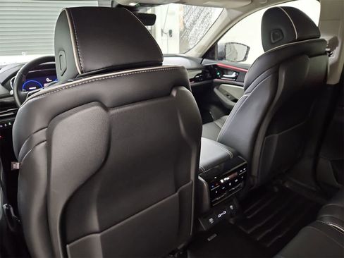 Used 2022 Acura MDX SH-AWD w/ Advance Package image 18