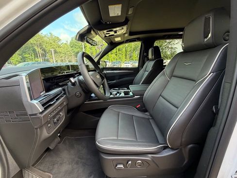 Used 2025 Cadillac Escalade ESV Sport AWD/4WD image 10
