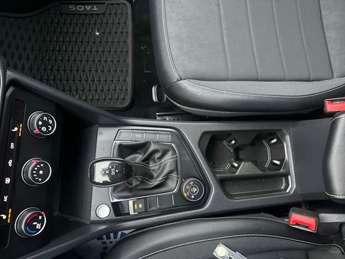 Certified 2022 Volkswagen Taos SE image 13