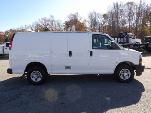 Used 2020 Chevrolet Express 2500 w/ Safety Package image 9
