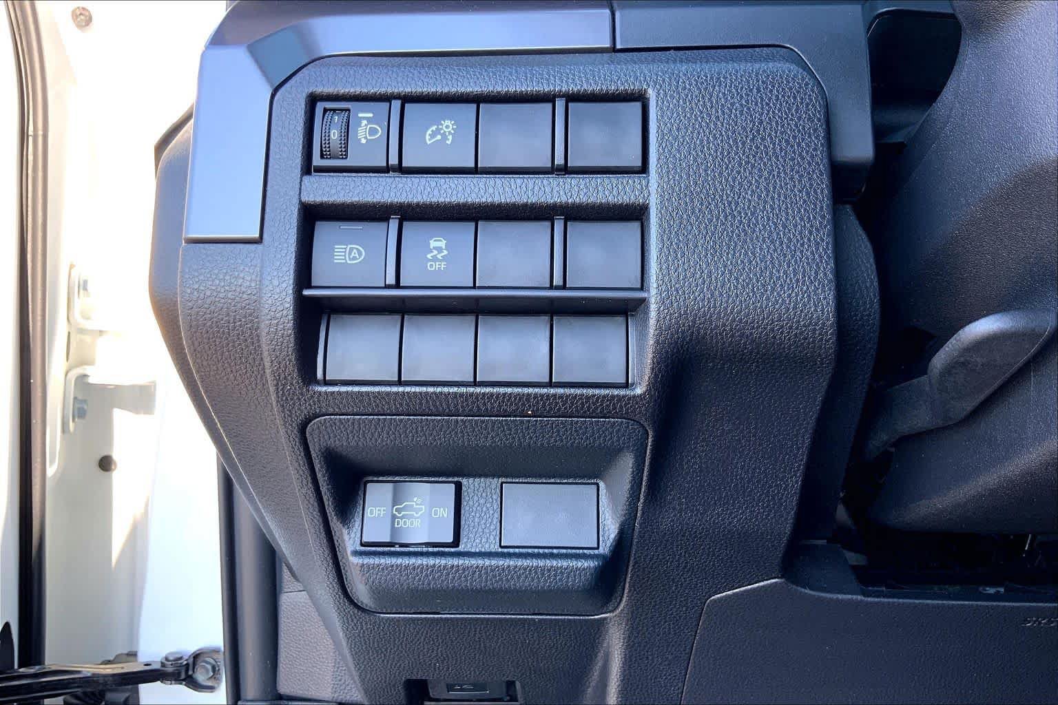 Certified 2026 Toyota Tacoma SR5 AWD/4WD image 33