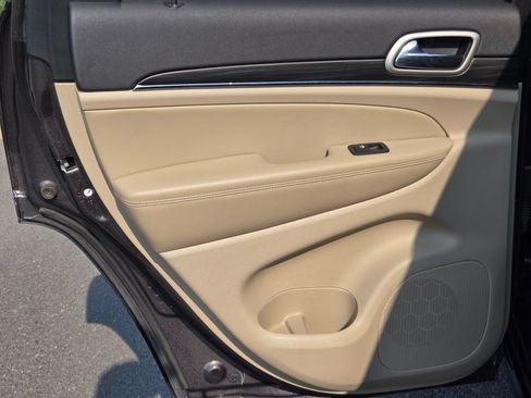 Used 2021 Jeep Grand Cherokee Limited w/ Luxury Group II RWD image 34