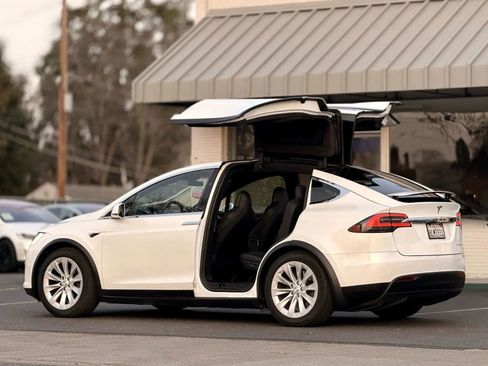 Used 2019 Tesla Model X Long Range image 7