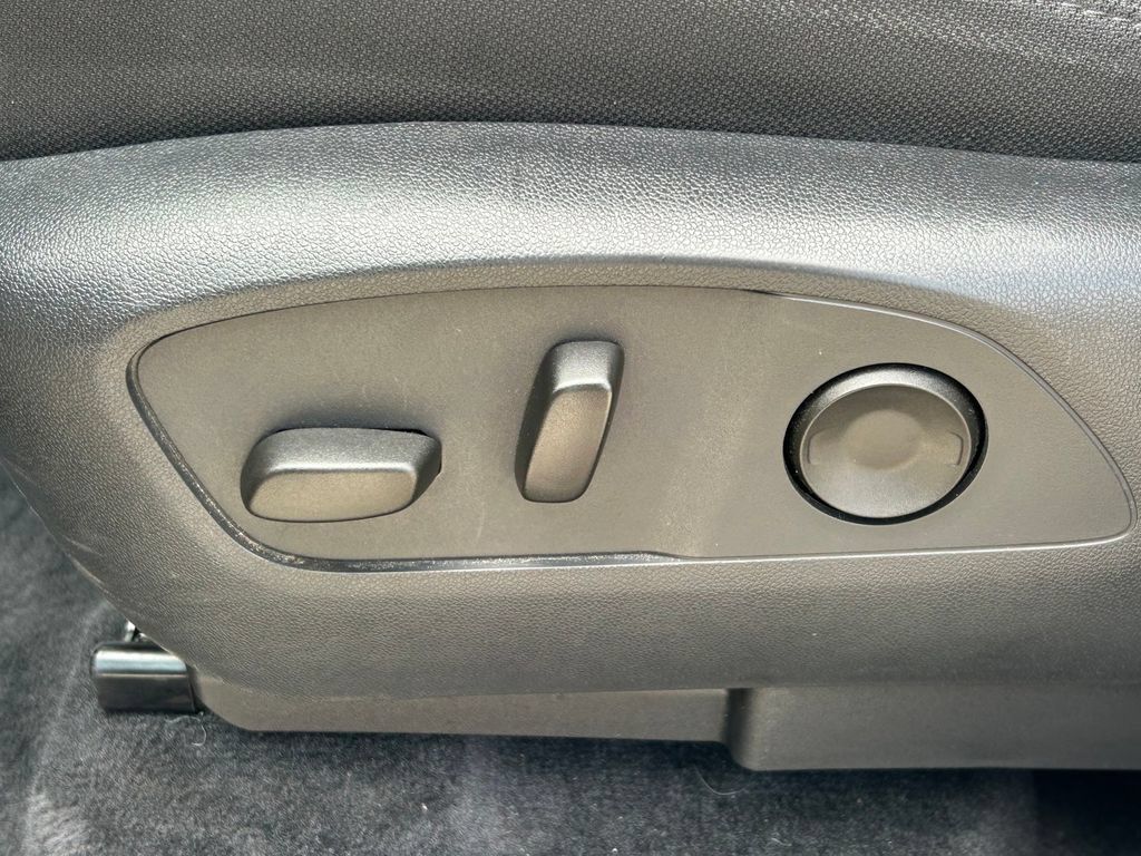 Used 2025 GMC Acadia Elevation FWD image 27