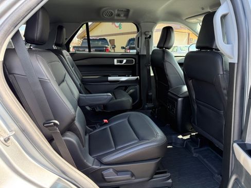 Used 2023 Ford Explorer XLT w/ Equipment Group 202A AWD/4WD image 27