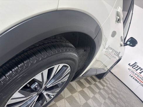 Used 2023 Nissan Rogue SV image 38