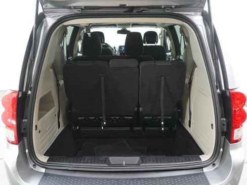 Used 2019 Dodge Grand Caravan SE FWD image 17