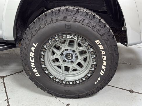 Used 2016 Toyota 4Runner SR5 image 23