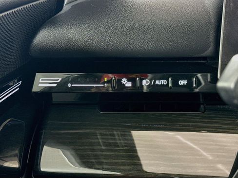 Used 2025 BMW 530i RWD image 12
