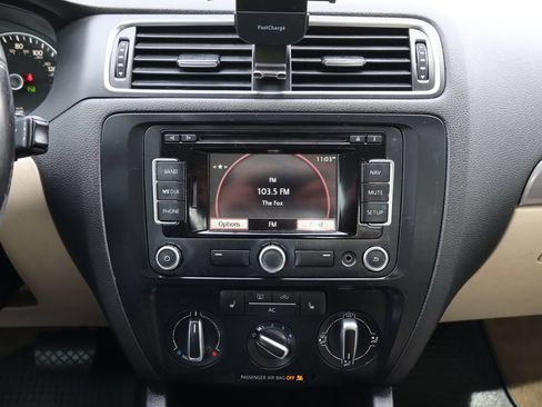 Used 2012 Volkswagen Jetta SEL FWD image 34