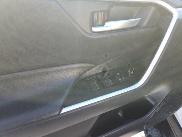 Used 2025 Toyota RAV4 XLE AWD/4WD image 25
