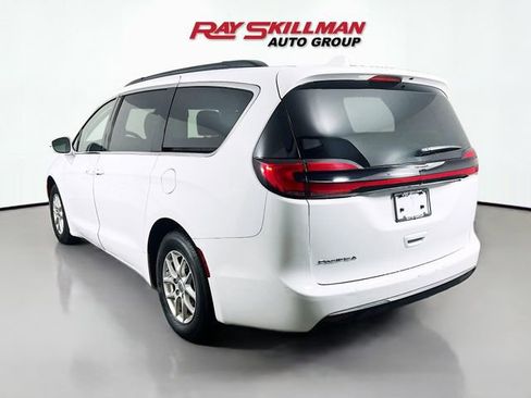 Used 2022 Chrysler Pacifica Touring-L image 5