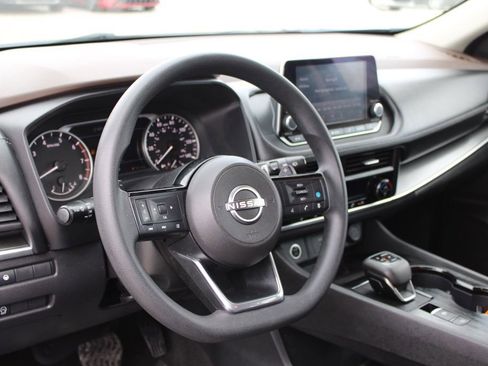 Used 2023 Nissan Rogue SV image 18