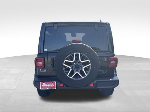 Used 2024 Jeep Wrangler Sahara image 5