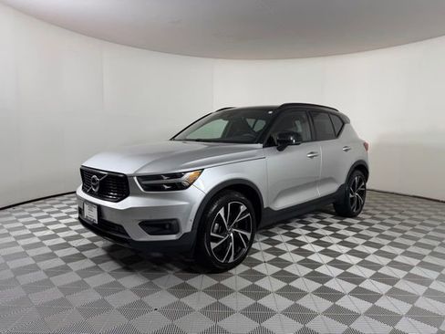 Used 2019 Volvo XC40 T5 R-Design AWD/4WD image 3