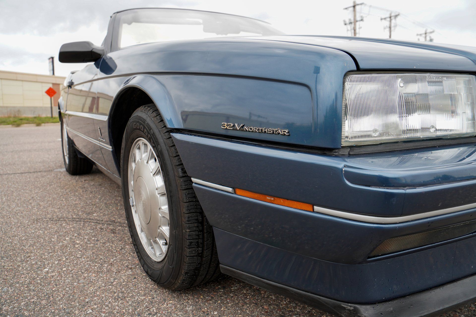 Used 1993 Cadillac Allante FWD image 29