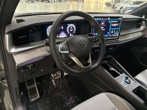 New 2026 Volkswagen Tiguan SE R-Line FWD image 15