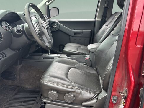 Used 2015 Nissan Xterra PRO-4X w/ Pro-4x Leather Package AWD/4WD image 9